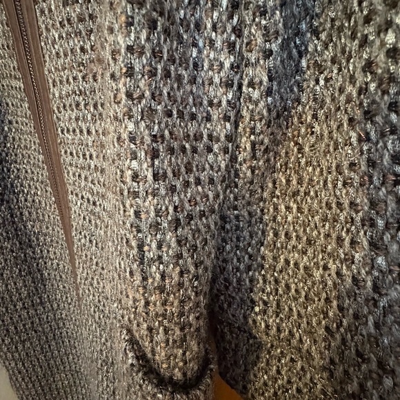 Tory Burch mid-length coat with brown leather trim and a tweed weave. - Picture 11 of 17